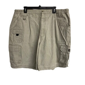 Guide Gear men’s khaki cargo shorts size 42